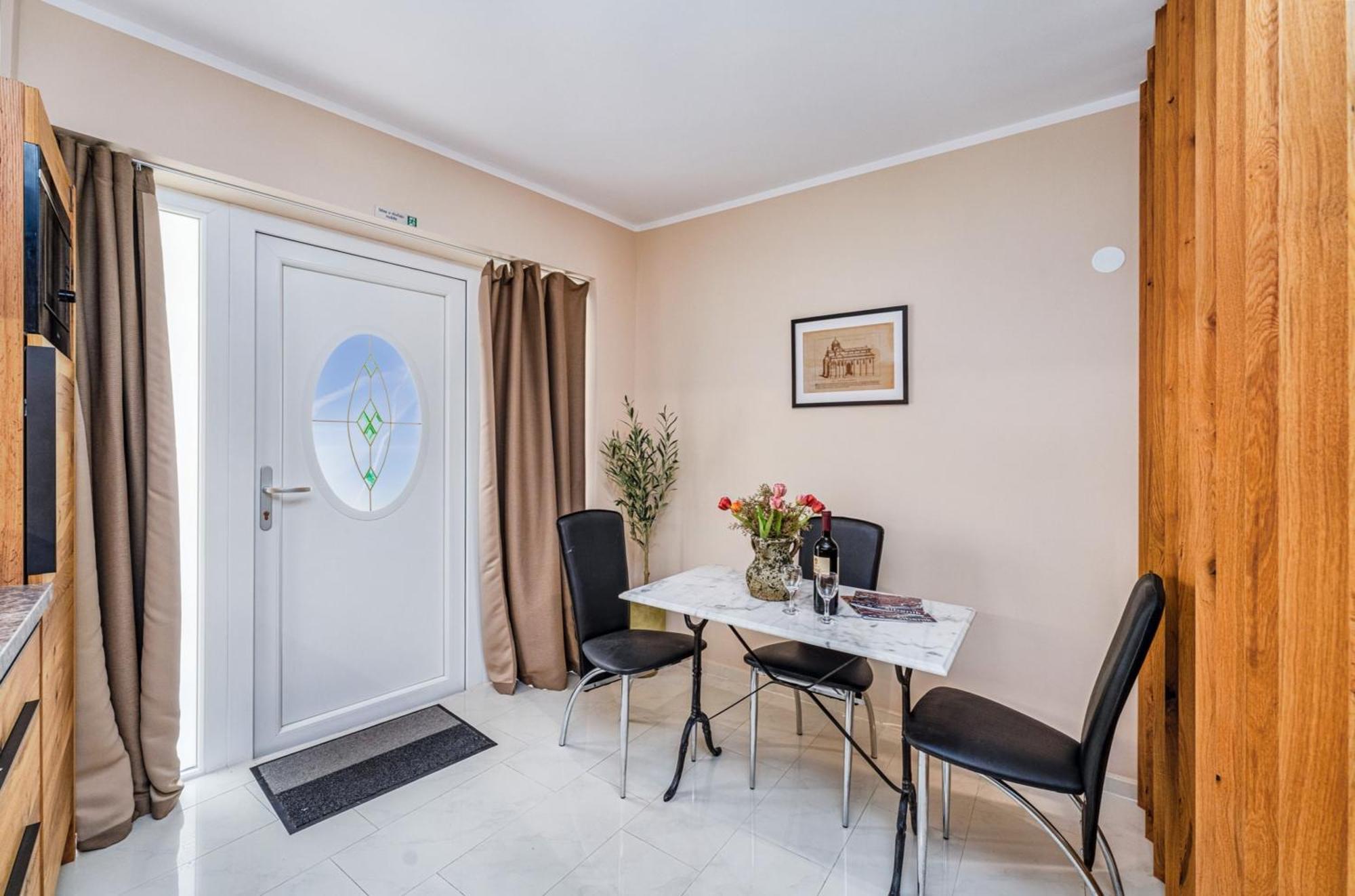 Samm Apartments Σίμπενικ Εξωτερικό φωτογραφία